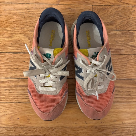 New Balance Coral and Beige Sneakers - Picture 3 of 5